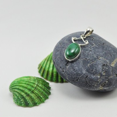 Pendente em Prata com Malaquita "Modelo Arpa"