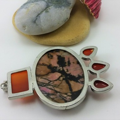 Pendente com pedras naturais estilo "Egipto"