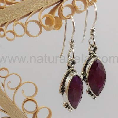 Brincos em Prata com Rubi facetado Brincos em Prata com Rubi facetado