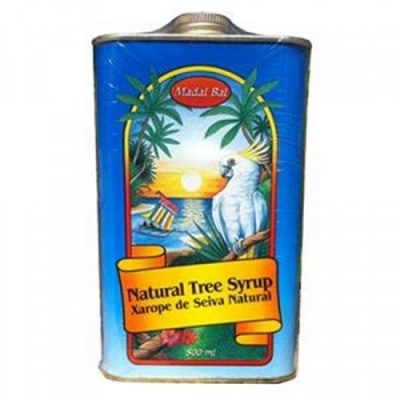 Lata azul com ilustração tropical e texto 'Natural Tree Syrup Xarope de Seiva Natural'