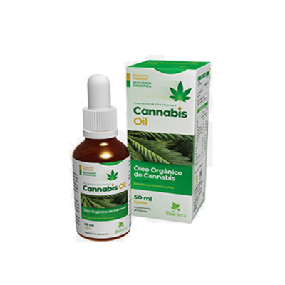 Frasco e caixa de óleo orgânico de cannabis com rótulo verde e branco