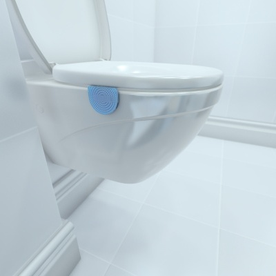 Assento de sanita branco suspenso com almofada azul antiderrapante