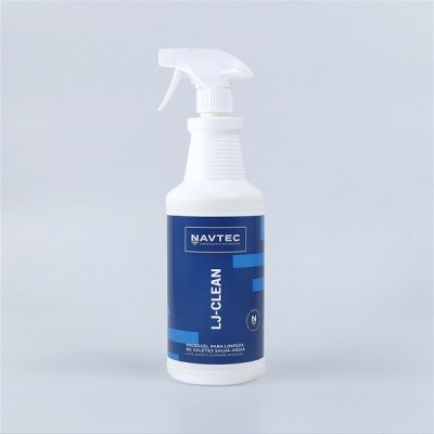 Frasco branco com pulverizador e rótulo azul de produto de limpeza