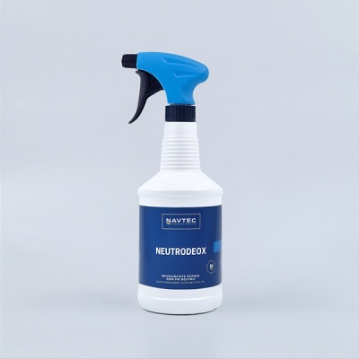 Garrafa spray branca com bocal azul e rótulo azul NAVTEC NEUTRODEOX
