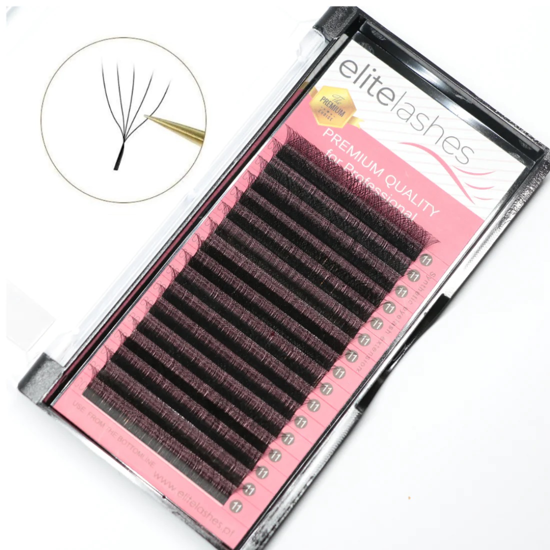 Caixa de pestanas falsas elitelashes com embalagem rosa e pestanas organizadas em filas pretas.