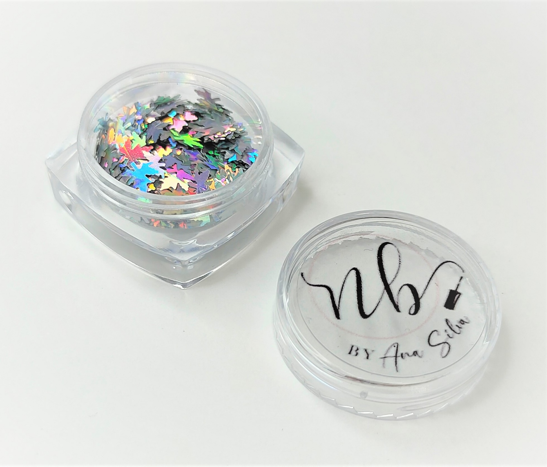 Frasco pequeno com purpurina holográfica e tampa com texto nb BY Ana Silva