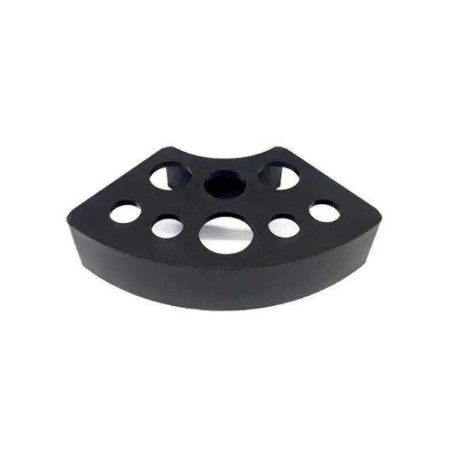 Peça semi-circular preta com orifícios redondos