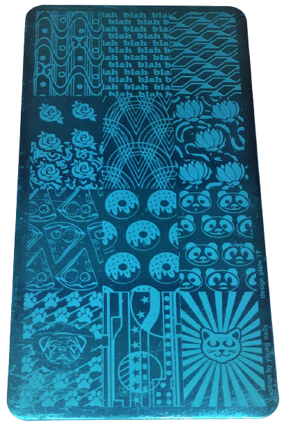 Prancha azul com vários padrões em azul claro incluindo flores, animais e alimentos.