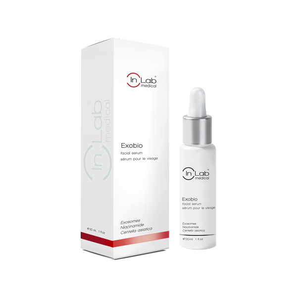 Frasco branco de sérum facial Exobio e sua embalagem branca com detalhes vermelhos