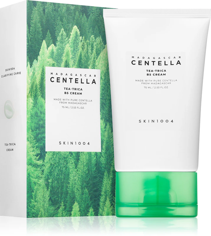 Tubo branco com tampa verde translúcida e caixa com padrão de árvores verdes do creme Madagascar Centella Tea-Trica B5 Cream da Skin1004