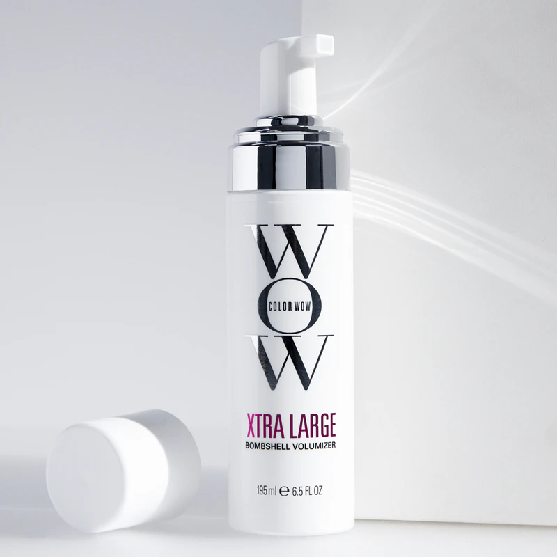 Frasco branco com tampa e texto WOW COLOR WOW XTRA LARGE BOMBSHELL VOLUMIZER
