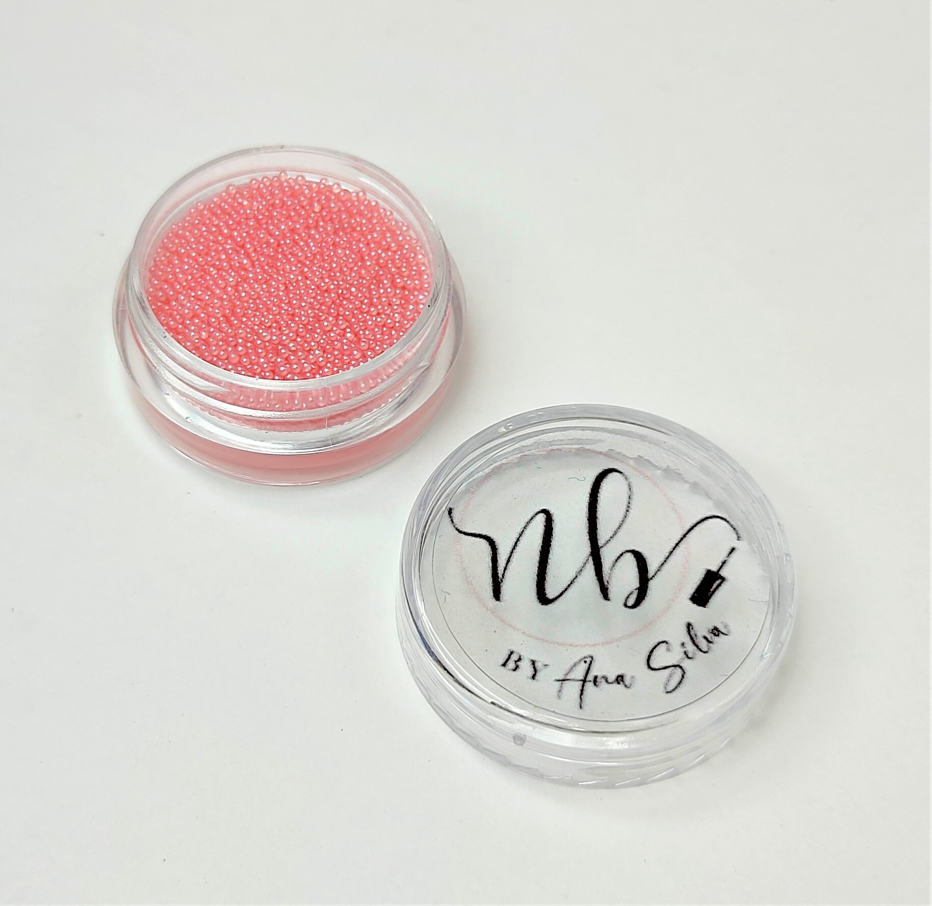 Recipiente transparente com bolinhas cor-de-rosa e tampa com texto nb BY Ana Silva