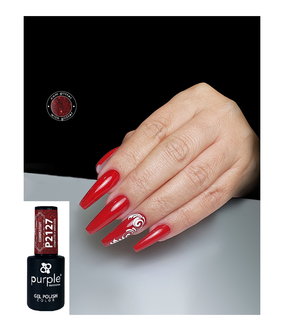 Unhas pintadas com esmalte vermelho com glitter e decoração branca, frasco de esmalte Purple P2127 ao lado