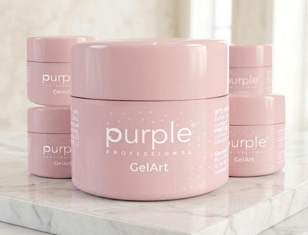 Frascos cor-de-rosa claro de GelArt da marca Purple Professional em superfície de mármore