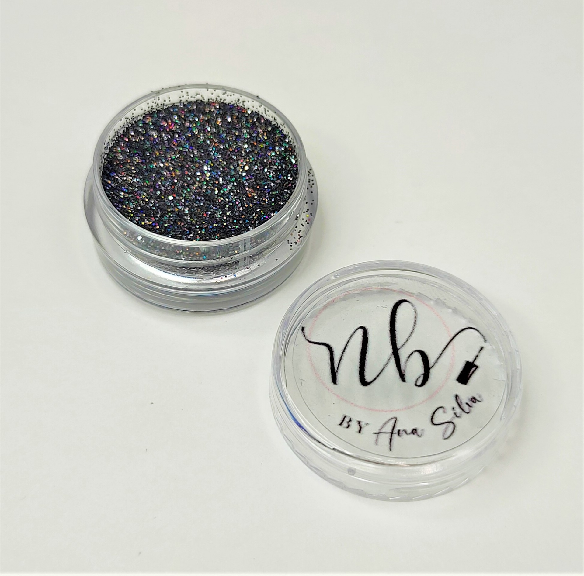 Frasco de glitter preto multicolorido com tampa transparente e texto nb BY Ana Silva
