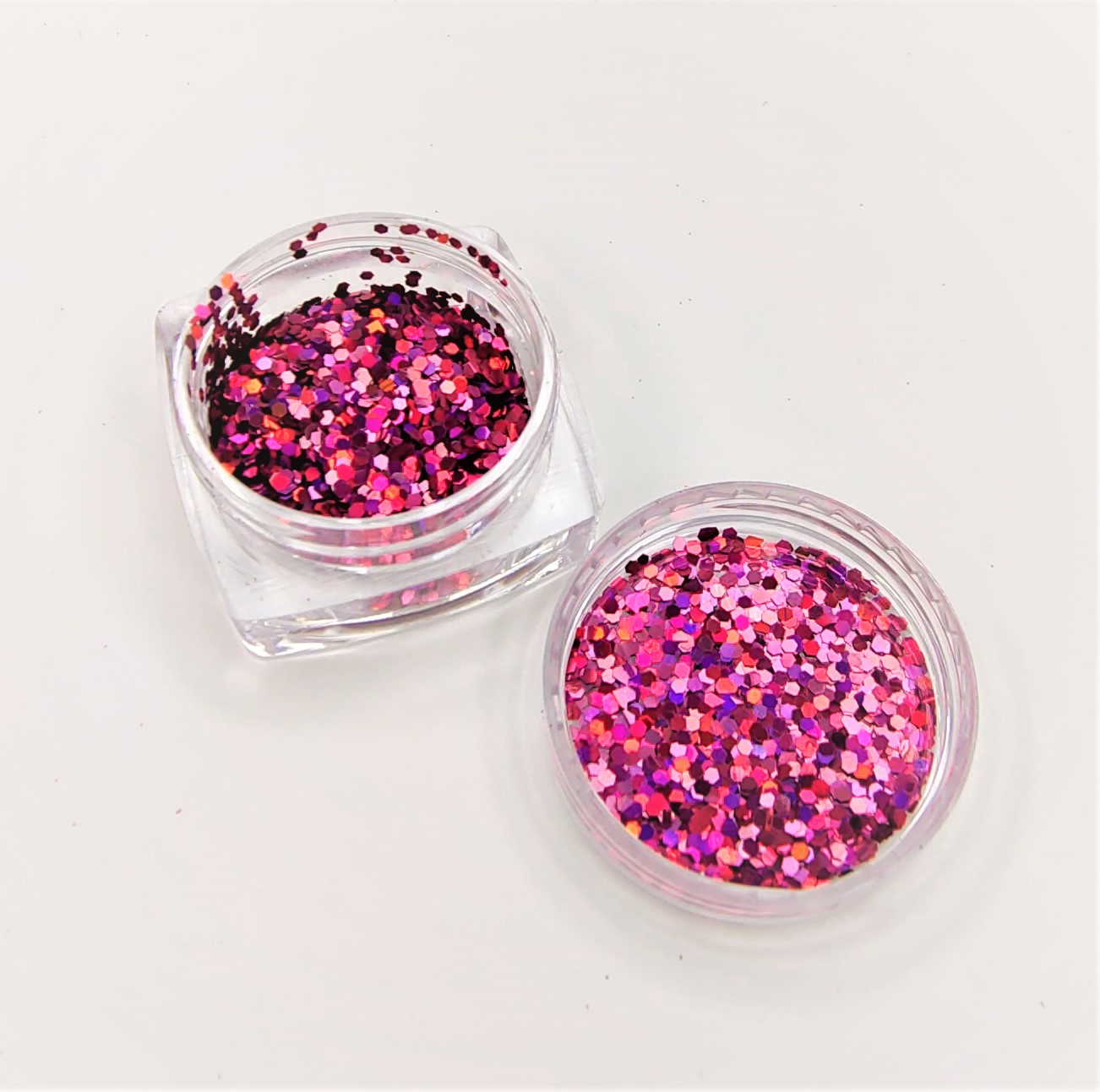 Frasco pequeno com glitter rosa e roxo aberto