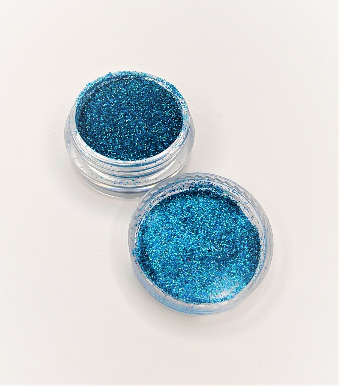 Frascos transparentes com glitter azul brilhante