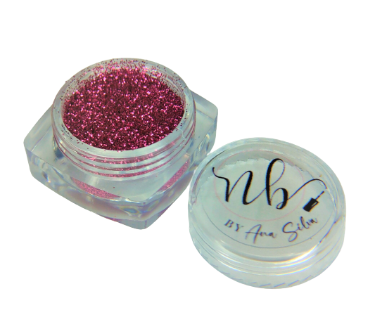 Pote pequeno transparente com glitter rosa brilhante e tampa com texto manuscrito.