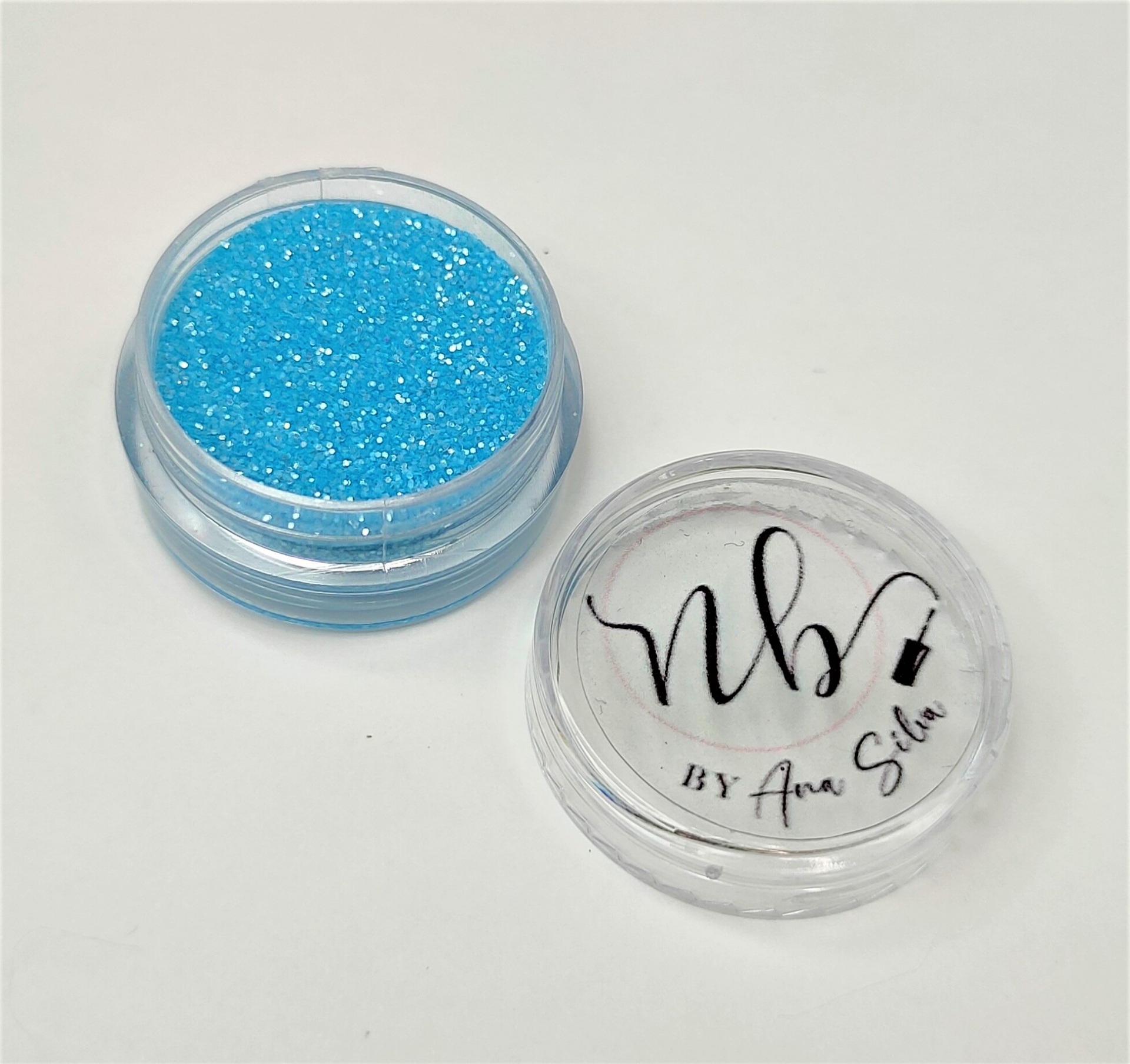 Pote plástico transparente com glitter azul e tampa com texto nb BY Ana Sito