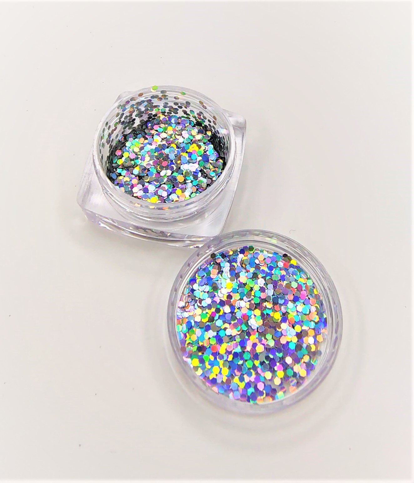 Frascos transparentes com glitter holográfico colorido