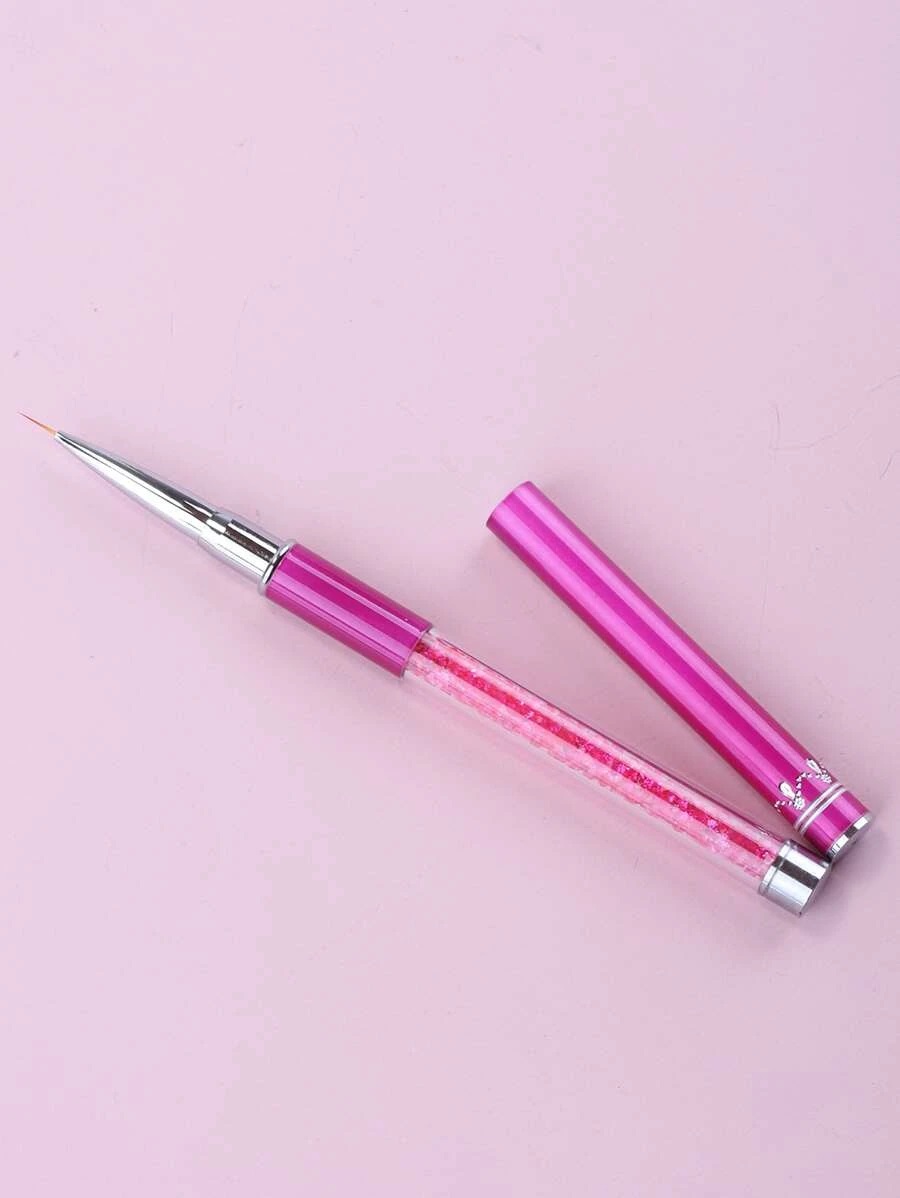 Pincel fino para unhas com cabo transparente e tampa rosa sobre superfície rosa claro