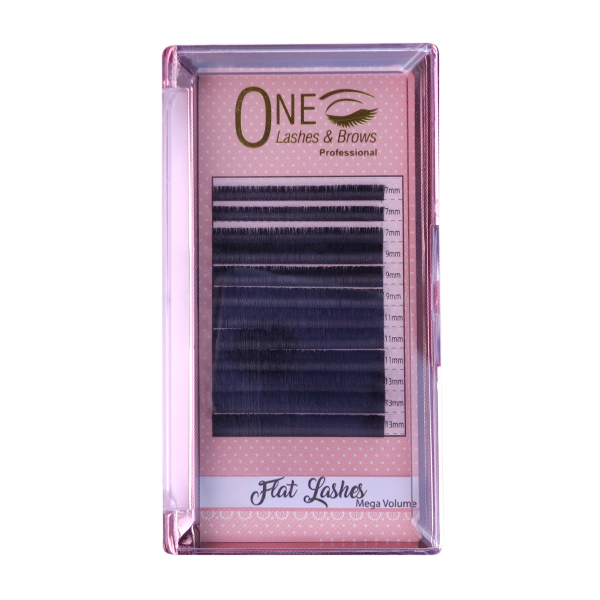 Embalagem transparente com pestanas postiços de vários tamanhos e texto da marca ONE Lashes & Brows Professional