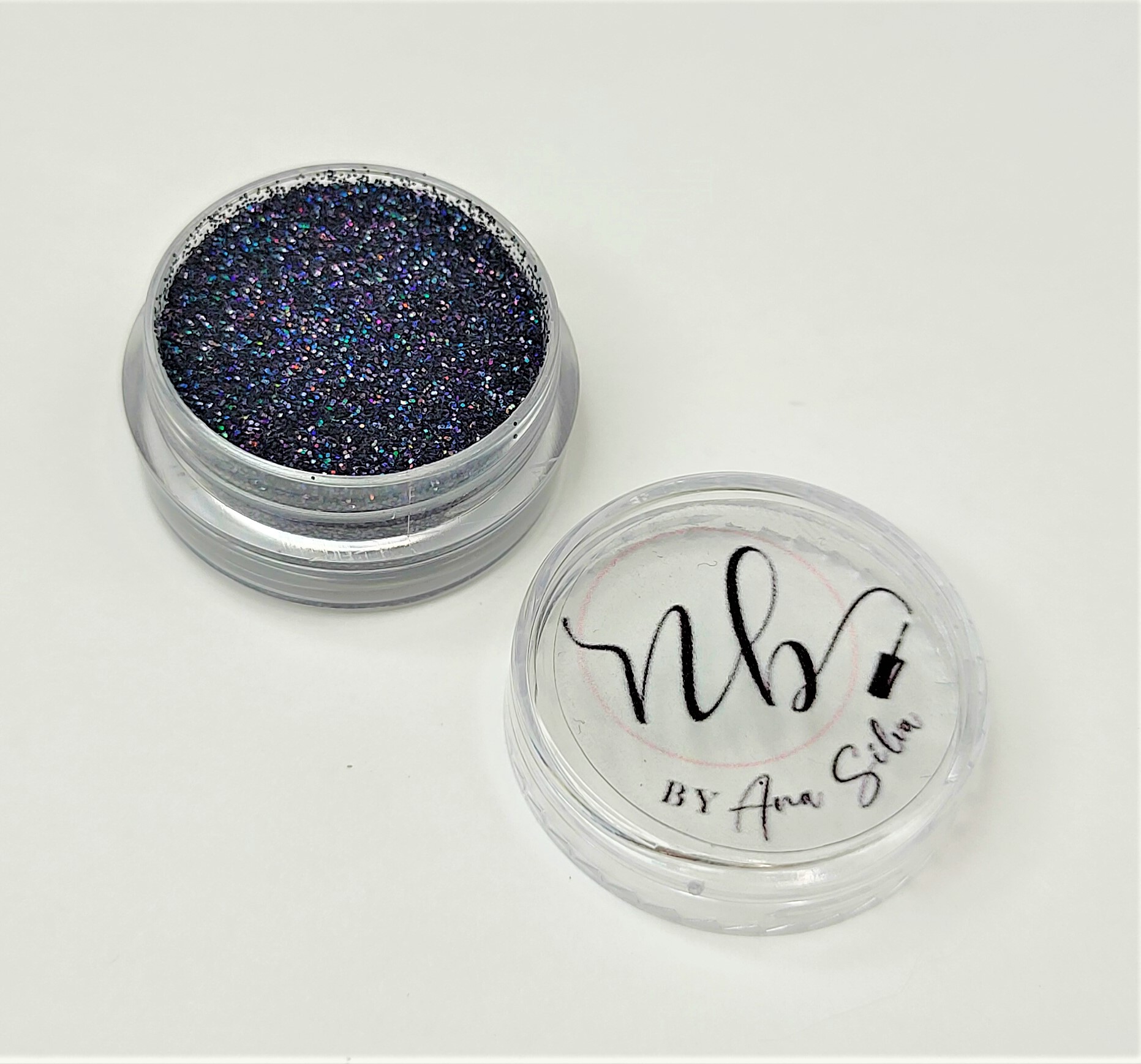 Pote de purpurina preta com tampa transparente e texto preto