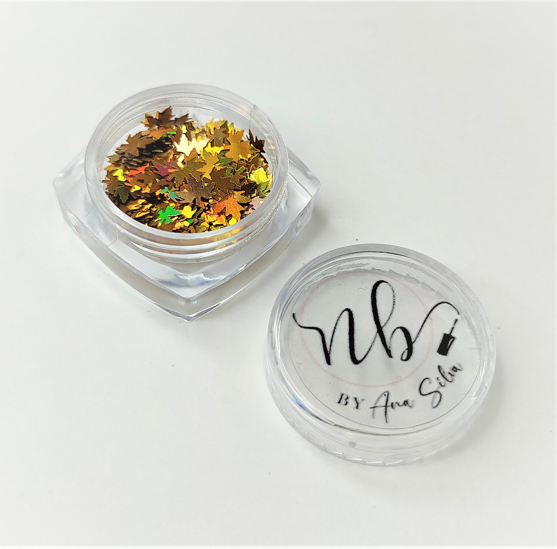 Frasco transparente com estrelas douradas brilhantes e tampa com texto nb BY Ana Silva