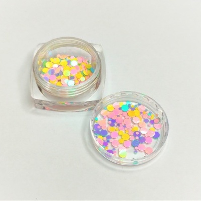 Frasco transparente com confetes coloridos pastel redondos