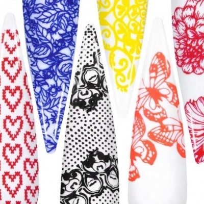 Cones decorativos coloridos com padrões florais