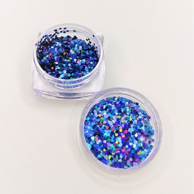Dois frascos transparentes com glitter azul holográfico