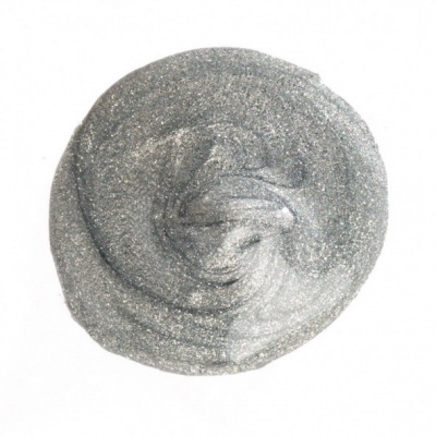 bola de slime prateada brilhante sobre fundo branco