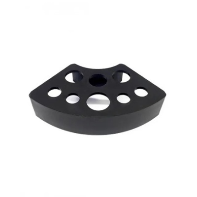 Peça semi-circular preta com orifícios redondos