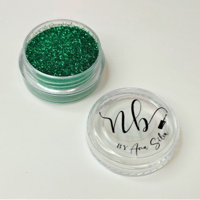 Pote transparente com glitter verde e tampa com texto preto