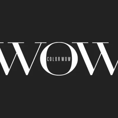 Texto branco WOW com COLOR WOW no centro em fundo preto