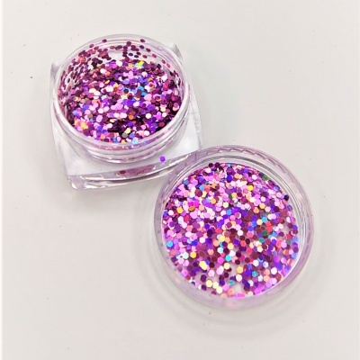 Duas caixas transparentes com glitter colorido rosa e roxo