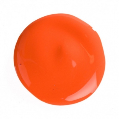 Gota de tinta laranja brilhante sobre fundo branco