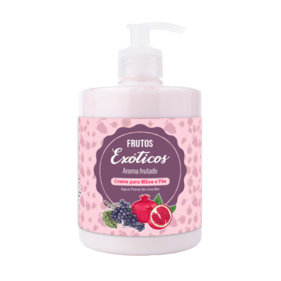 Frasco rosa com creme para mãos e pés com doseador e etiqueta com texto e frutas
