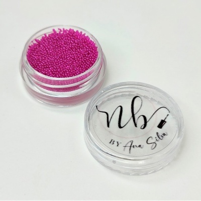 Pote transparente com pérolas rosa e tampa com texto nb BY Ana Silva
