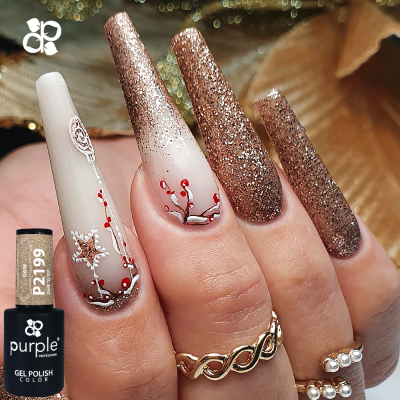 Unhas compridas decoradas com gel polish castanho glitter e detalhes natalinos, com anéis dourados e pérolas na mão