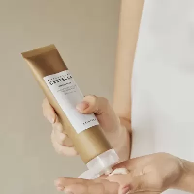 SKIN1004&#x20;Madagascar&#x20;Centella&#x20;Ampoule&#x20;Foam&#x20;-&#x20;espuma&#x20;de&#x20;limpeza&#x20;cremosa&#x20;para&#x20;pele&#x20;sens&#x00ED;vel&#x20;125ml