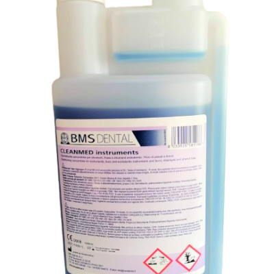 Frasco plástico com líquido azul e rótulo BMS DENTAL CLEANMED instruments