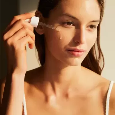 SKIN1004&#x20;Madagascar&#x20;Centella&#x20;Ampoule&#x20;-&#x20;s&#x00E9;rum&#x20;hidratante&#x20;para&#x20;apaziguamento&#x20;e&#x20;refor&#x00E7;amento&#x20;da&#x20;pele&#x20;sens&#x00ED;vel&#x20;100ml