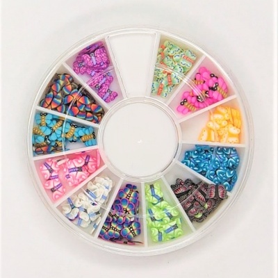 Roda plástica com pequenas contas coloridas em vários compartimentos