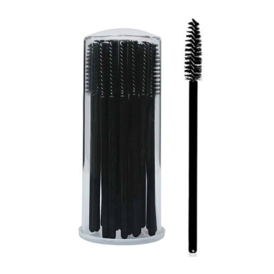 Escovas aplicadoras pretas para pestanas e sobrancelhas dentro de recipiente transparente cilíndrico
