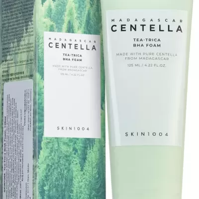 tubo e caixa de creme facial Madagascar Centella Tea-Trica BHA Foam verde e branco com imagem de floresta