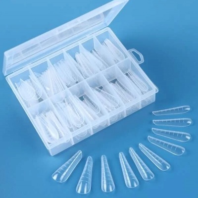 Caixa plástica com pontas para unhas postiças transparentes
