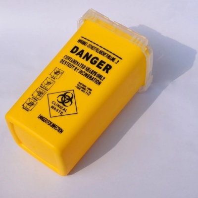 Contentor&#x20;para&#x20;L&#x00E2;minas&#x2F;Agulhas&#x20;Descart&#x00E1;veis&#x20;1L