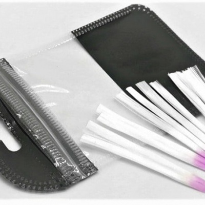 Swabs descartáveis com ponta rosa em suporte preto e transparente