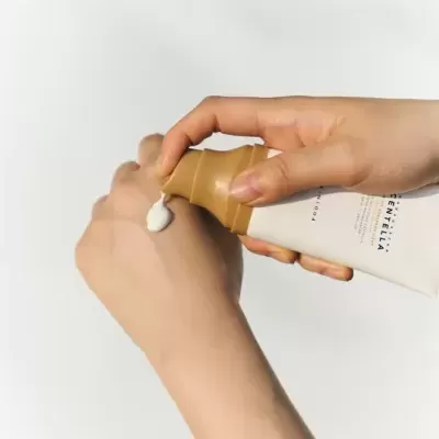 SKIN1004&#x20;Madagascar&#x20;Centella&#x20;Air-Fit&#x20;Suncream&#x20;Light&#x20;-&#x20;Fluido&#x20;mineral&#x20;protetor&#x20;para&#x20;o&#x20;rosto&#x20;SPF&#x20;30&#x20;50ml